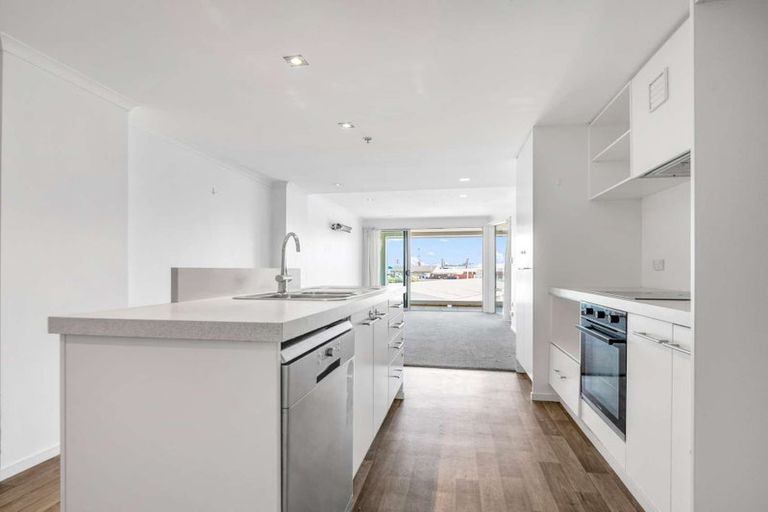 Photo of property in Algarve Apartments, 215/332 Maunganui Road, Mount Maunganui, 3116