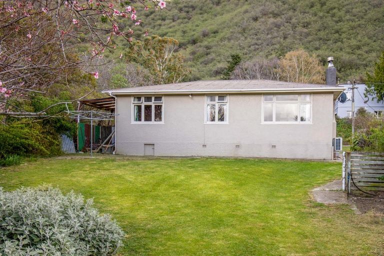 Photo of property in 147 Branxholm Street, Roxburgh, 9500