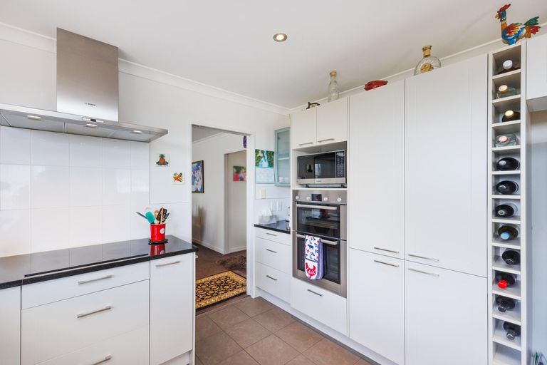 Photo of property in 27 Ruapehu Drive, Fitzherbert, Palmerston North, 4410