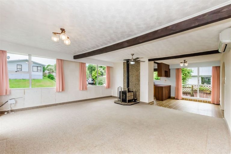 Photo of property in 13 Hookway Grove, Paraparaumu, 5032