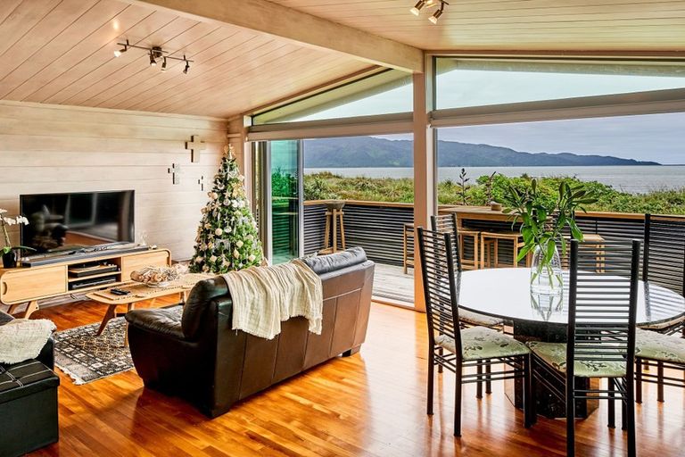 Photo of property in 215 Manly Street, Paraparaumu Beach, Paraparaumu, 5032