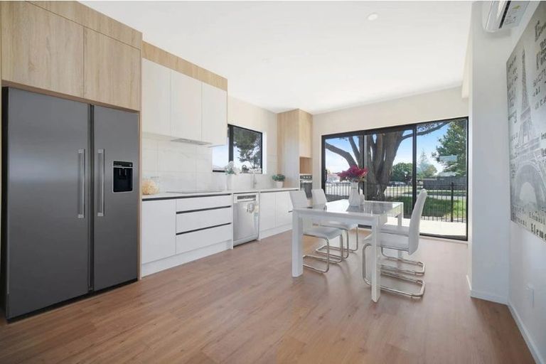 Photo of property in 2/32 Sunlands Drive, Manurewa, Auckland, 2102