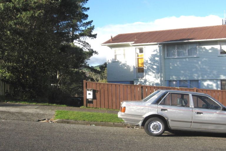 Photo of property in 11-11a Worcester Place, Cannons Creek, Porirua, 5024