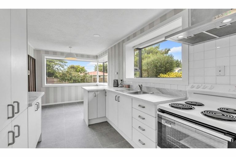 Photo of property in 66 Oakley Crescent, Hornby, Christchurch, 8042