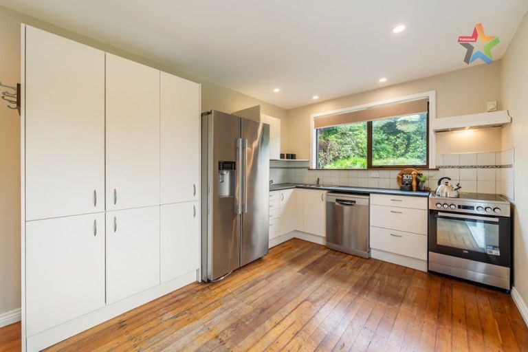Photo of property in 12 Montgomery Avenue, Karori, Wellington, 6012