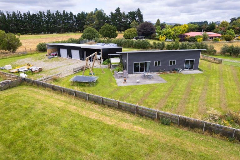 Photo of property in 220 Cowper Road, Dannevirke, 4976
