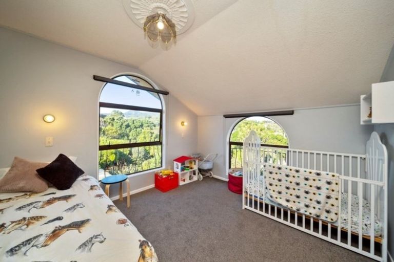 Photo of property in 10 Messenger Terrace, Oakura, 4314