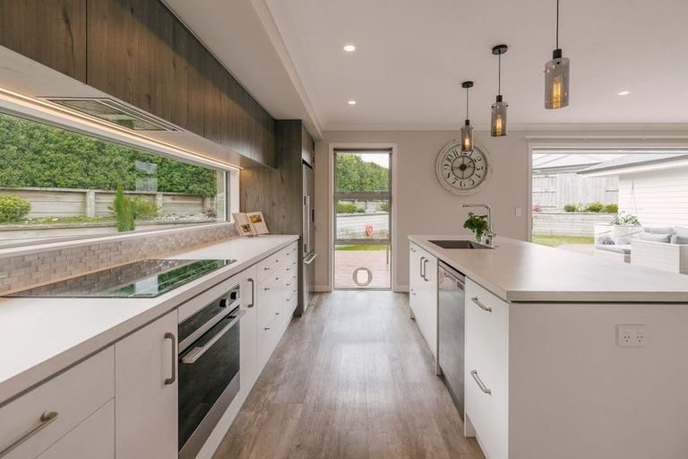 Photo of property in 1 Waimarama Court, Roslyn, Palmerston North, 4414