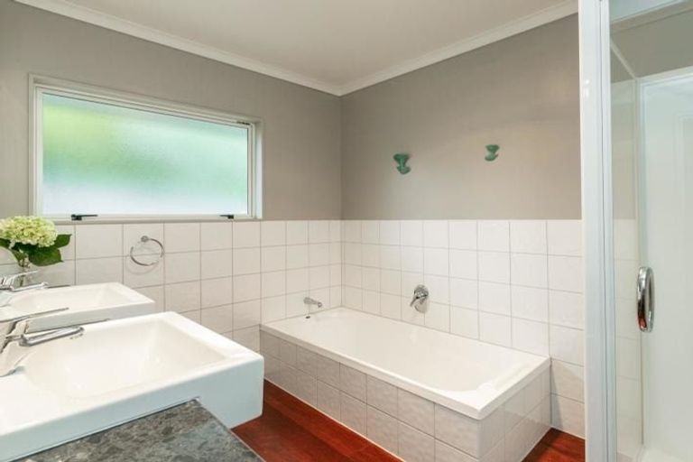 Photo of property in 73 Hikanui Drive, Havelock North, 4130