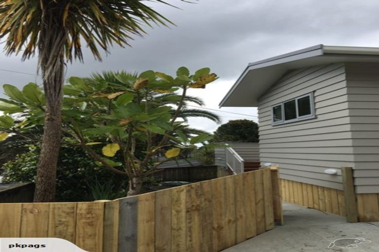 Photo of property in 21 Highland Avenue, Titirangi, Auckland, 0604