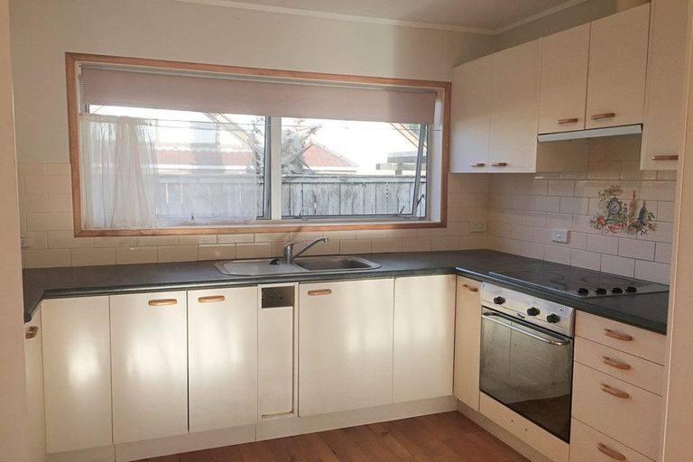 Photo of property in 2/11 Rapallo Place, Farm Cove, Auckland, 2012