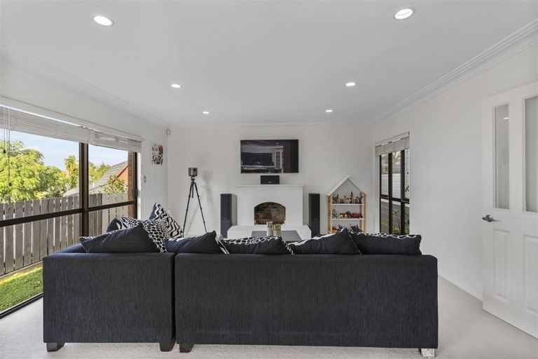 Photo of property in 3 Citation Way, Botany Downs, Auckland, 2010