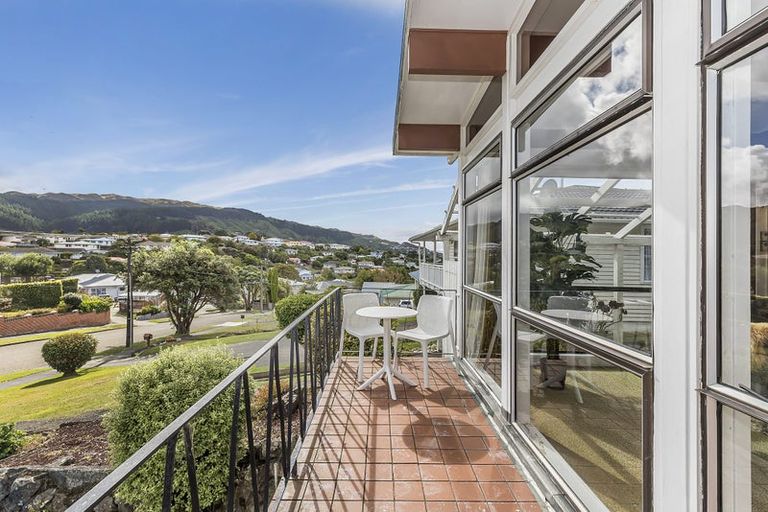 Photo of property in 11 Saint Edmund Crescent, Tawa, Wellington, 5028