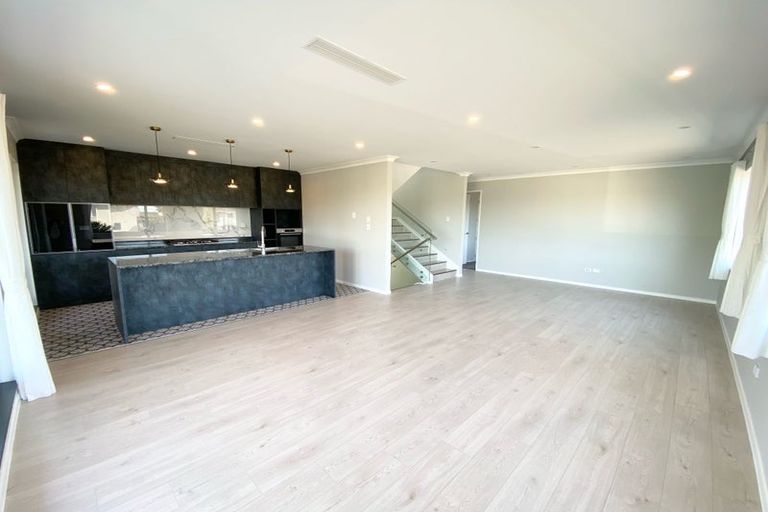 Photo of property in 42 Montgomery Avenue, Belmont, Auckland, 0622