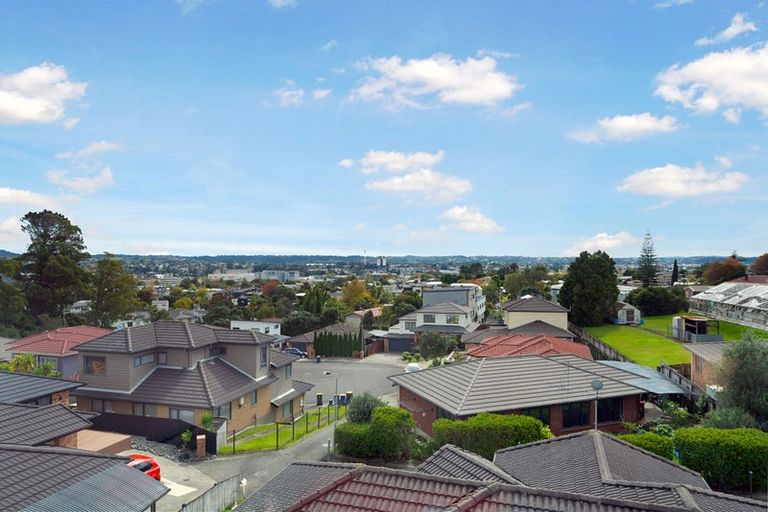 Photo of property in 23 Raupeti Lane, Henderson, Auckland, 0612
