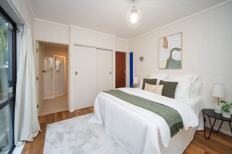 Photo of property in 12 Newnham Court, Tawa, Wellington, 5028