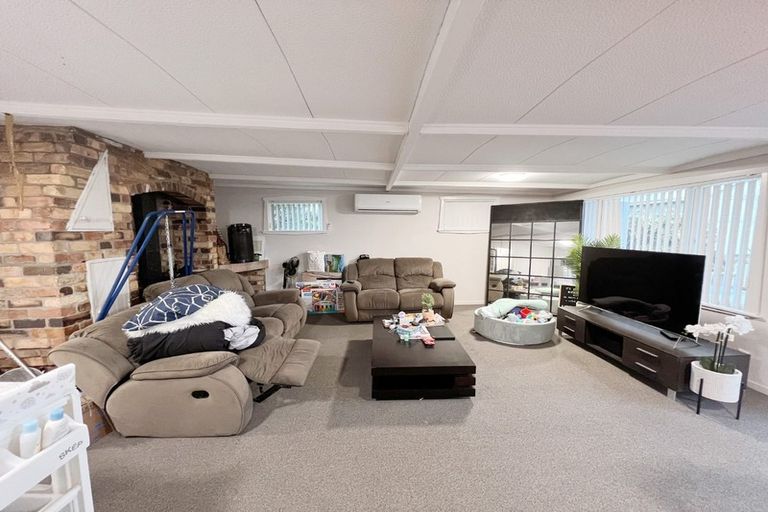 Photo of property in 21 Seabrook Avenue, New Lynn, Auckland, 0600