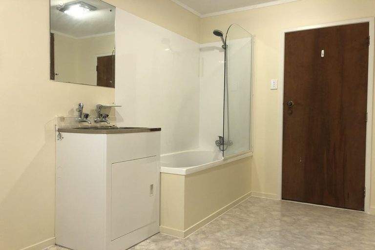 Photo of property in 27 Halberg Street, Glenfield, Auckland, 0629