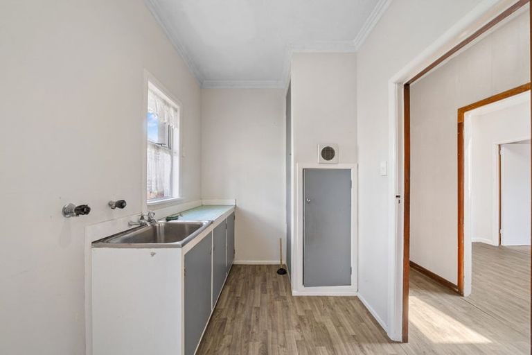 Photo of property in 4 Kenderdine Road, Papatoetoe, Auckland, 2025