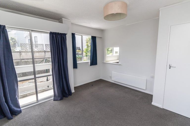 Photo of property in 5 Hawker Street, Mount Victoria, Wellington, 6011