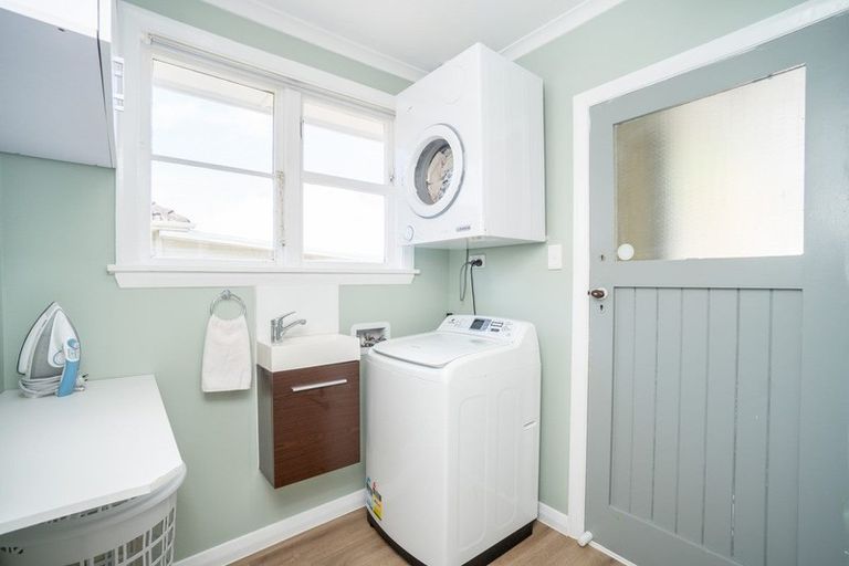 Photo of property in 24 Seddon Street, Takaro, Palmerston North, 4412