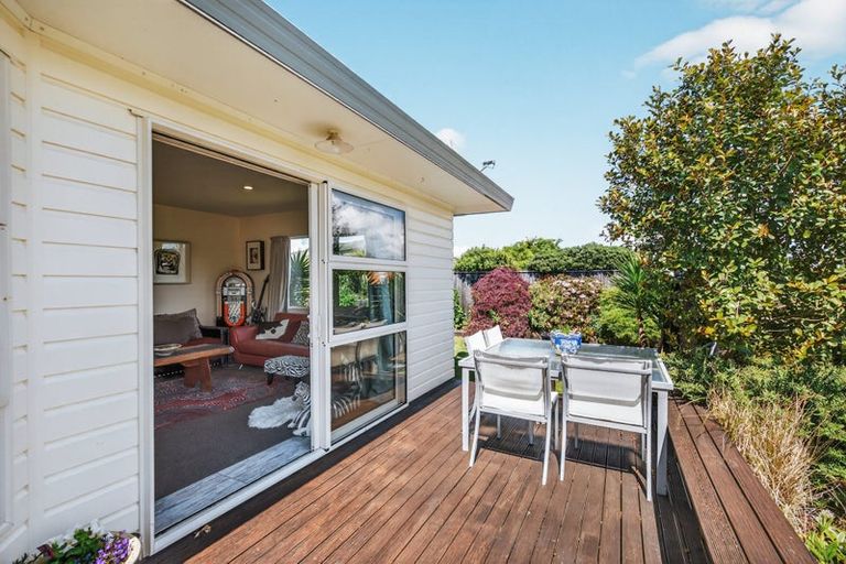 Photo of property in 2/35 Fairview Terrace, Waipahihi, Taupo, 3330