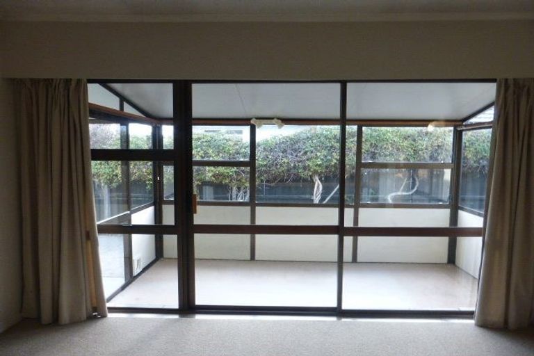 Photo of property in 5 Fairmile Place, Russley, Christchurch, 8042