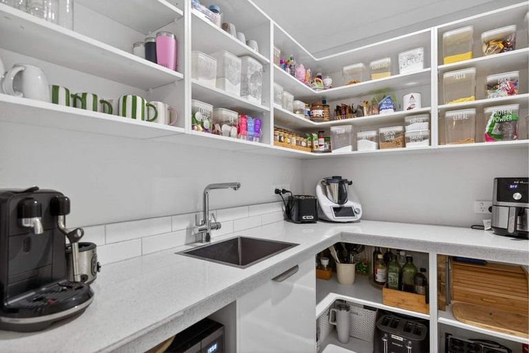 Photo of property in 33 Te Kio Crescent, Papamoa Beach, Papamoa, 3118