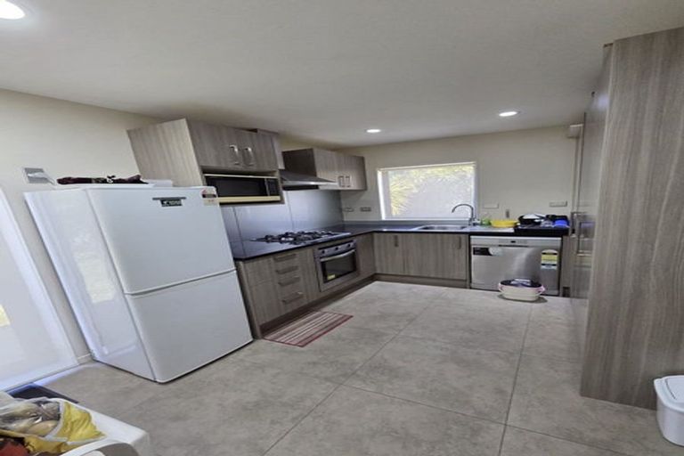 Photo of property in 19 Brunton Place, Glenfield, Auckland, 0629