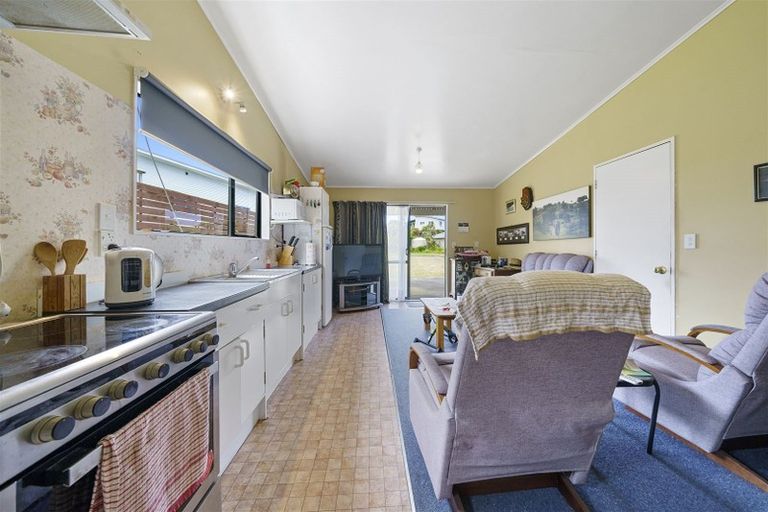 Photo of property in 8 Sylvia Way, Te Horo Beach, Otaki, 5581