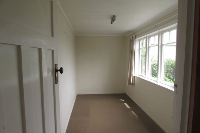 Photo of property in 35 Clayburn Road, Glen Eden, Auckland, 0602