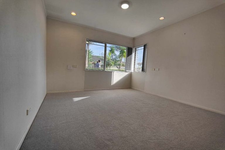 Photo of property in 12 Quartley Place, Huntington Park, Auckland, 2013