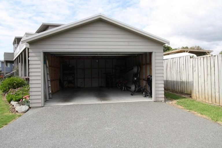 Photo of property in 16 Moray Place, Whiritoa, Whangamata, 3691