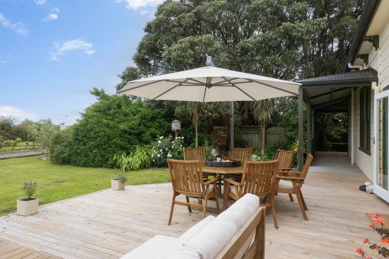 Photo of property in 70 Tokomaru Road East, Tokomaru, Palmerston North, 4474