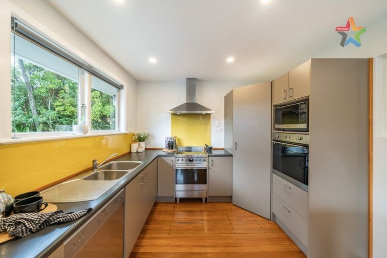 Photo of property in 46 Poto Road, Normandale, Lower Hutt, 5010