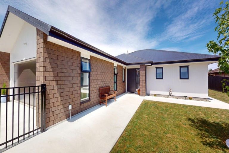 Photo of property in 6 Fuller Close, Levin, 5510