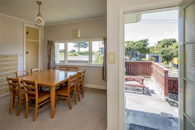 Photo of property in 26 Marine Parade, Otaki Beach, Otaki, 5512