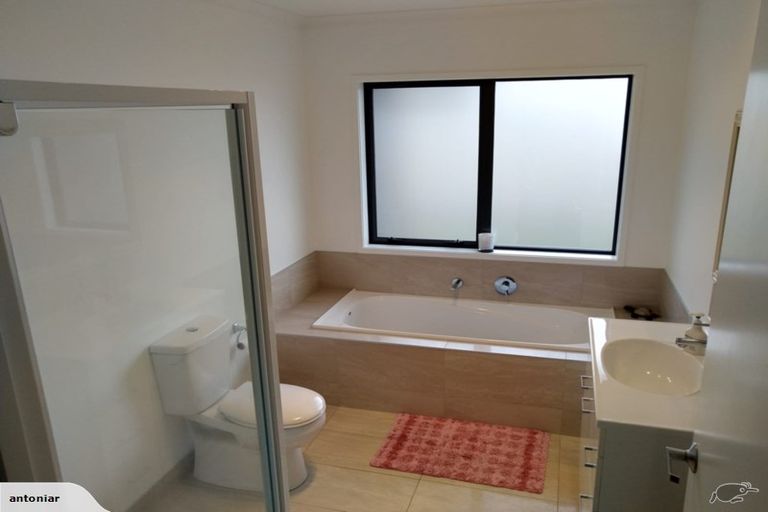 Photo of property in 4 Aporo Drive, Kumeu, 0810