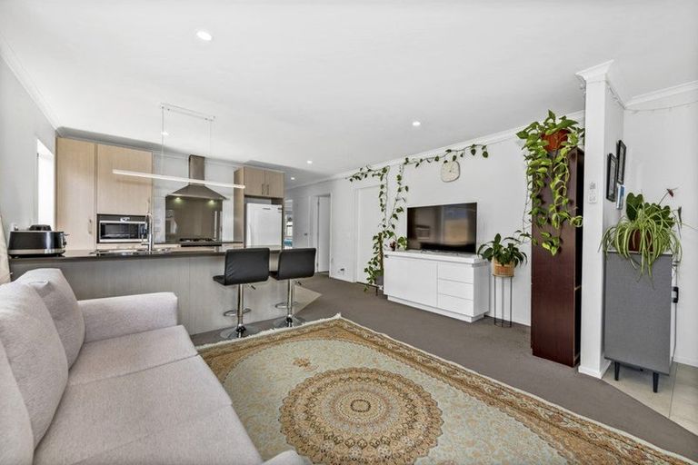 Photo of property in 13 Kapowai Boulevard, Takanini, 2112