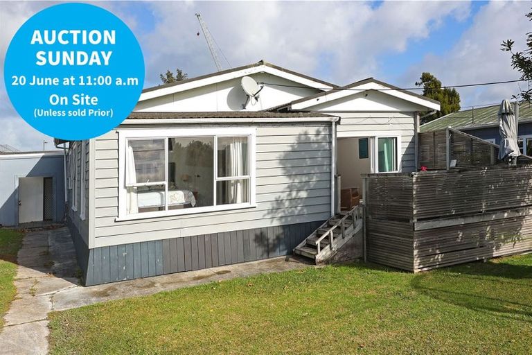 Photo of property in 1/9 Clayburn Road, Glen Eden, Auckland, 0602