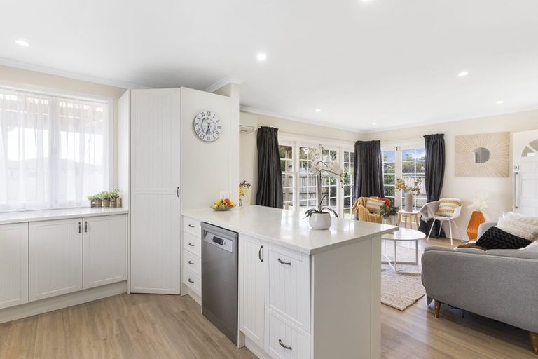 Photo of property in 1/1 Cooper Place, Papakura, 2110