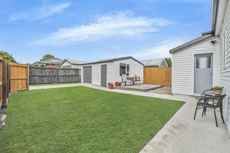 Photo of property in 156 Wainoni Road, Avondale, Christchurch, 8061