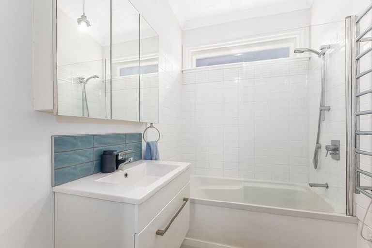 Photo of property in 60 Stanley Street, Berhampore, Wellington, 6023