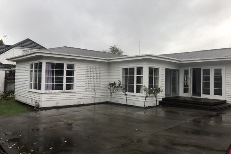 Photo of property in 15a Limbrick Street, Terrace End, Palmerston North, 4410