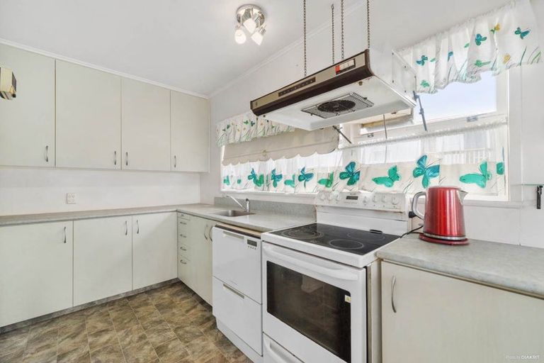 Photo of property in 5 Cheryl Place, Hillcrest, Auckland, 0627