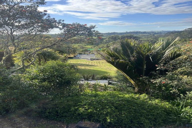 Photo of property in 200 Tawa Road, Kumeu, 0891