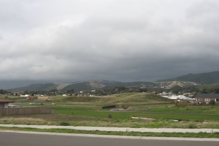 Photo of property in 134 Renown Road, Raumati South, Paraparaumu, 5032