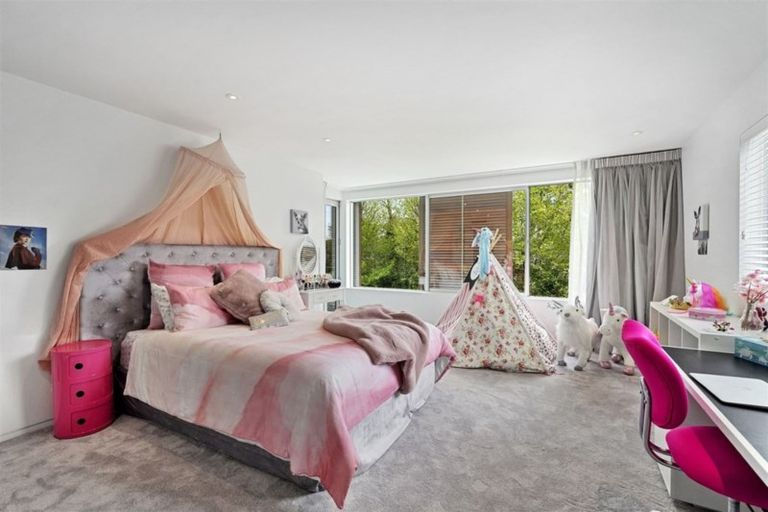 Photo of property in 8 Saint Barnabas Lane, Fendalton, Christchurch, 8052