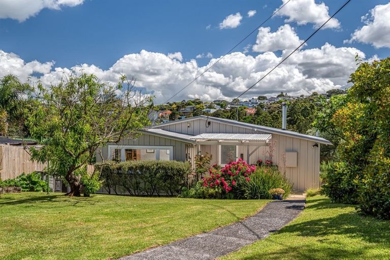 Photo of property in 91 Island Bay Road, Beach Haven, Auckland, 0626