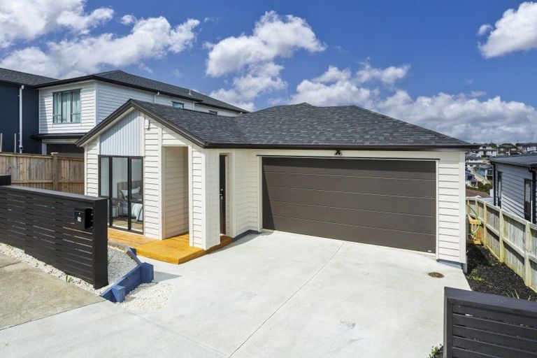 Photo of property in 25 Baumea Rise, Massey, Auckland, 0614